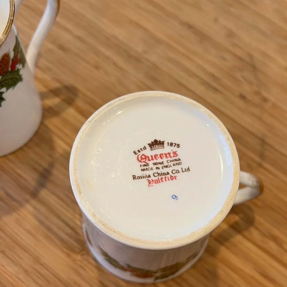 Rosina Queens Yuletide Mugs Cups Bone China England Coffee Tea Mugs Christmas